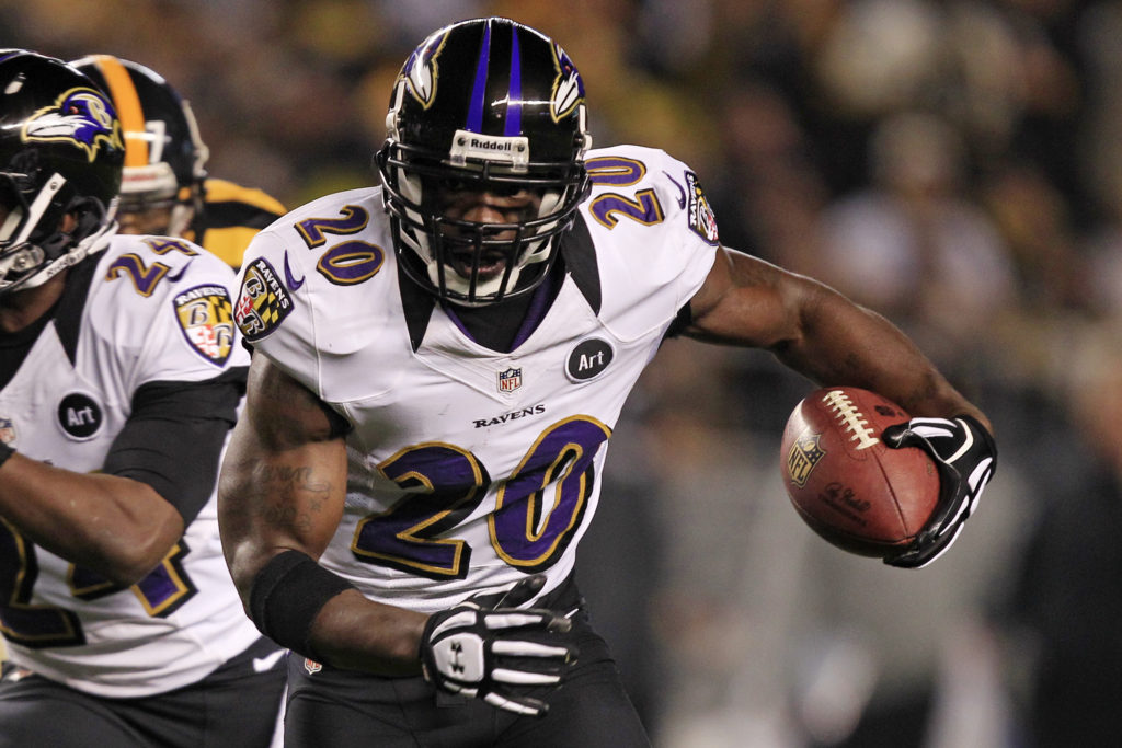 Baltimore Ravens free safety Ed Reed, (20) runs after recovering a fumble by Pittsburgh Steelers wide receiver Mike Wallace (17) during the first quarter of an NFL football game in Pittsburgh, Sunday, Nov. 18, 2012. The Ravens won 13-10. (AP Photo/Gene J. Puskar)